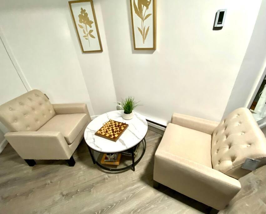 Marvelous Modern At Perfect Location *