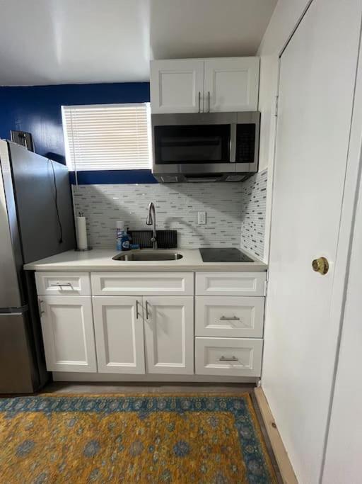 Marvelous Modern At Perfect Location Apartment
